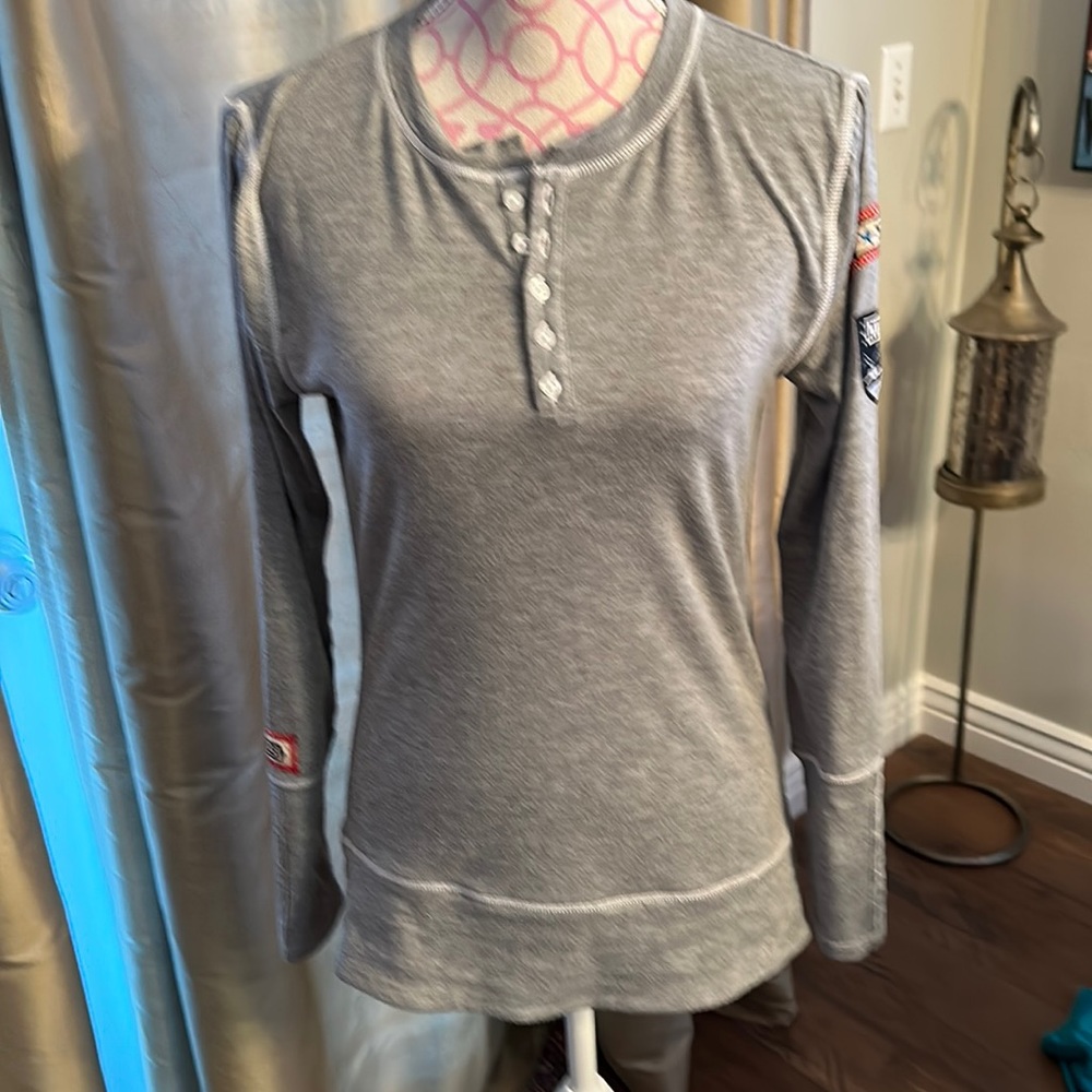 Nils grey vintage Henley size medium in excellent condition